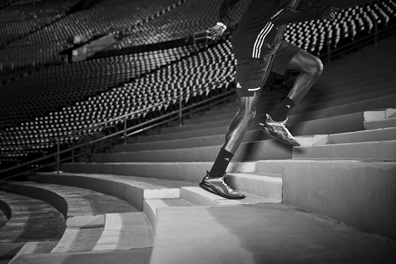 AlphaBOUNCE_LA_Gyasi_Reflective_Body_Double_0196_BW